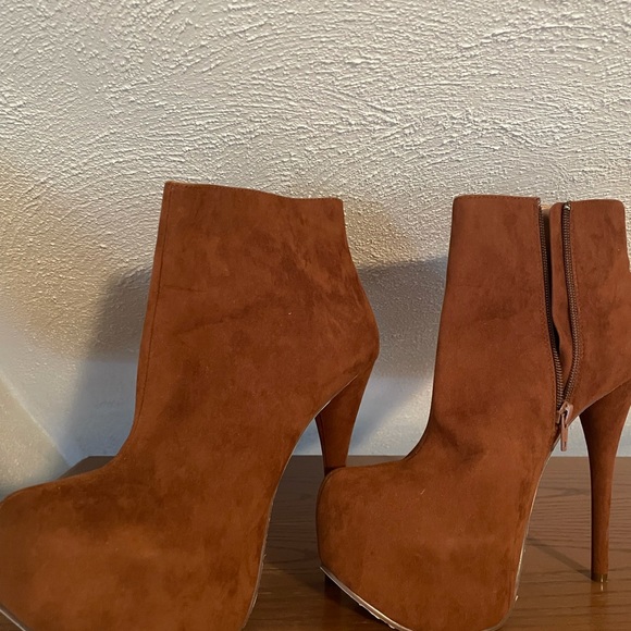 Luichiny Bootie - Picture 2 of 2